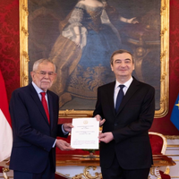 Azərbaycan səfiri etimadnaməsini Avstriya Prezidentinə təqdim edib