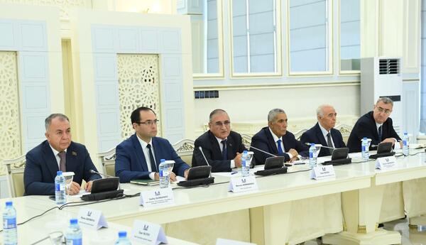 Milli Məclisdə “Aqrar sahə haqqında” qanun layihəsi müzakirə olunub