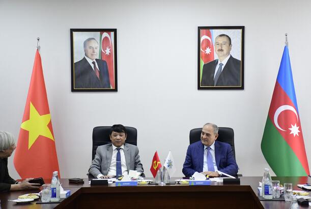 YAP Mərkəzi Aparatında Vyetnam nümayəndə heyəti ilə görüş keçirilib - FOTOLAR