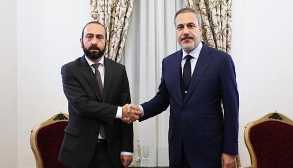 Ararat Mirzoyan Hakan Fidanla telefon danışığı aparıb