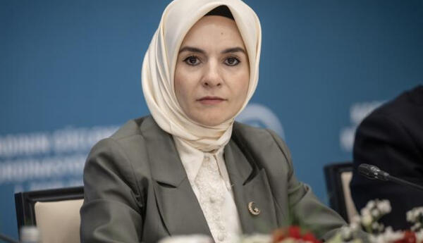 Türkiyəli nazir 15-18 yaşarası yeniyetmələrin sosial media hesablarının bağlanacağını bildirib