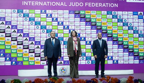 Cüdo üzrə dünya çempionatının bayrağı Qazaxıstana təhvil verilib