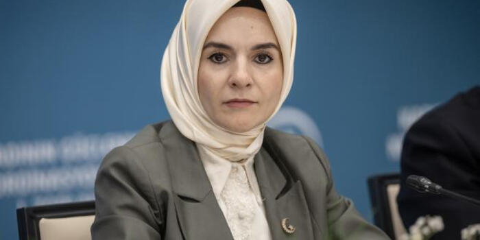 Türkiyəli nazir 15-18 yaşarası yeniyetmələrin sosial media hesablarının bağlanacağını bildirib