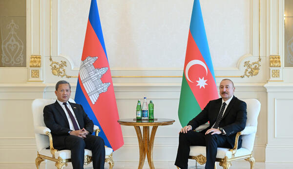 Azərbaycan Prezidenti İlham Əliyevin Kambocanın Baş naziri ilə məhdud tərkibdə görüşü olub