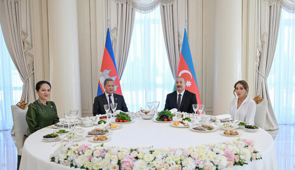 Prezident İlham Əliyevin adından Kamboca Baş nazirinin şərəfinə rəsmi nahar verilib