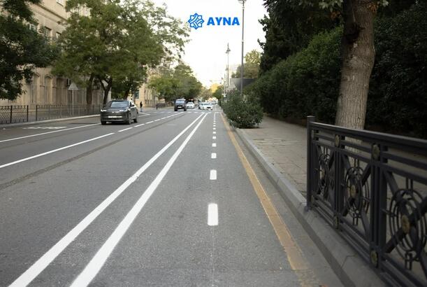 Bakının Azadlıq prospektində daha bir mikromobillik zolağı təşkil olunub