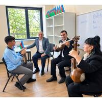 Böyük Qayıdışın yeni səsi: doğma yurdda ilk incəsənət dərsləri