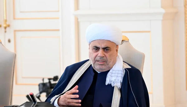 Allahşükür Paşazadə: Azərbaycanda hicab qadağan olunmayıb