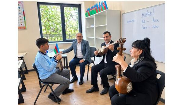 Böyük Qayıdışın yeni səsi: doğma yurdda ilk incəsənət dərsləri
