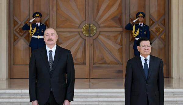 Official welcome ceremony held in Baku for President of Laos