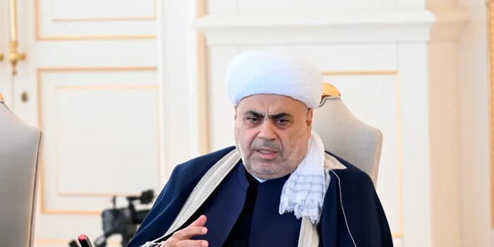 Allahşükür Paşazadə: Azərbaycanda hicab qadağan olunmayıb