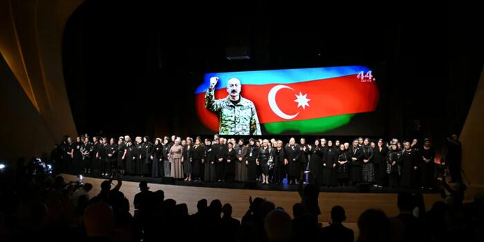 Арзу Алиева и Алена Алиева посетили премьеру художественного фильма "44"