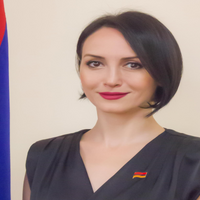 Paşinyanın partiyasından olan deputatı Rusiyaya buraxmayıblar