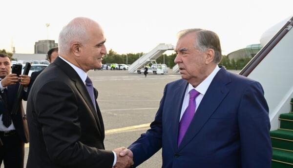 Emoməli Rəhmon Azərbaycana səfərə gəlib