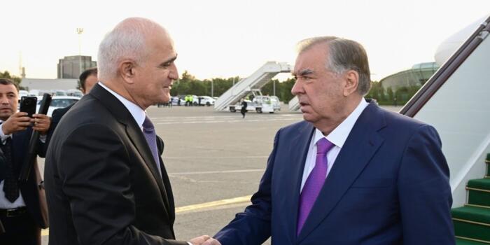 Emoməli Rəhmon Azərbaycana səfərə gəlib
