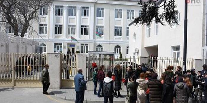 Hövsanda məktəbə HÜCUM: mühafizəçi xəstəxanaya yerləşdirilib