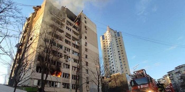 Rusiya Kiyevdə 9 mərtəbəli binanı ballistik raketlə vurub