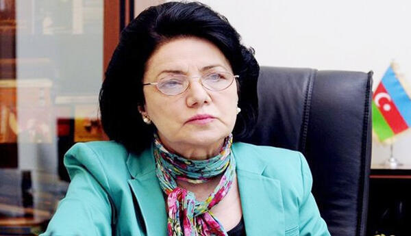 “Vahid məktəbli forması sosial bərabərliyin qorunmasına xidmət edir“ <span class="red">-FİRƏNGİZ ƏLİZADƏ</span>