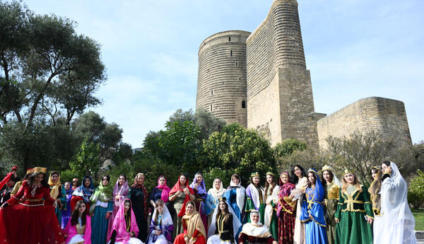 Bakıda kəlağayı ilə milli irs yürüşü keçirilib <span class="red">- REPORTAJ</span>