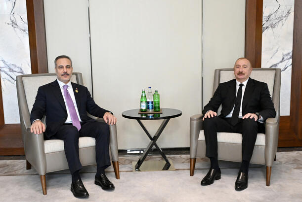 Prezident İlham Əliyev Türkiyənin xarici işlər nazirini qəbul edib
