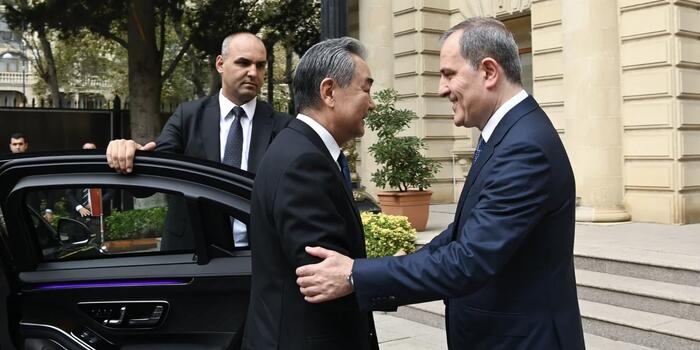Ceyhun Bayramov çinli həmkarı ilə regional təhlükəsizliyi müzakirə edib