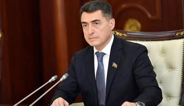 “Dövlət qulluqçularının 5 ildən sonra təkrar imtahan verməsi tələbi ləğv olunur“ <span class="red">-ƏLİ HÜSEYNLİ</span>