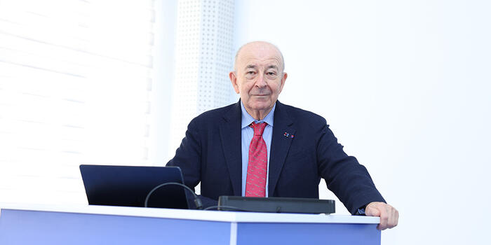 Dünyaşöhrətli alim Erol Qelenbe İTİ-nin elmi seminarında məruzə edib