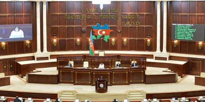 Milli Məclis pensiya təminatı ilə bağlı dəyişiklikləri üçüncü oxunuşda qəbul edib