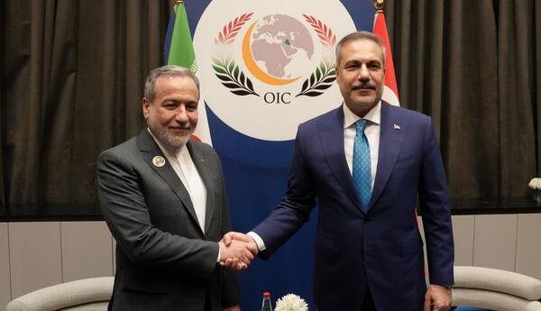 İran və Türkiyə arasında regional məsələlər müzakirə olunub