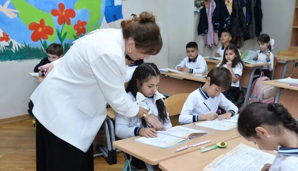 "Məktəbli forması şagirdin maddi vəziyyətinə görə fərqləndirilməsinin qarşısını almağa kömək edir" <span class="red">-TƏHSİL EKSPERTİ DANIŞDI</span>