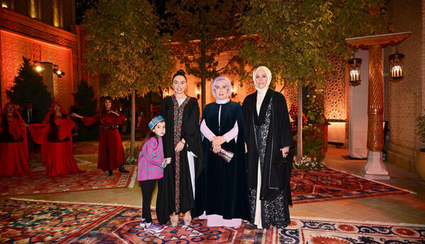 Leyla Əliyeva Səmərqənddə Əminə Ərdoğan ilə görüşüb
