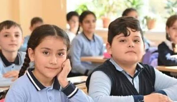 "Məktəblərdə tətbiq edilən qaydalar ümumi nizam-intizamın təmin edilməsinə xidmət edir" <span class="red">- SOSİOLOQ DANIŞDI</span>