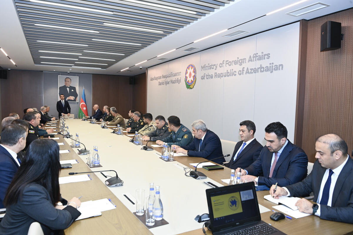 XİN-də Milli Müdafiə Universitetinin akademik kursunun iştirakçıları ilə görüş keçirilib