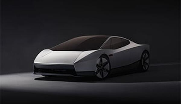 Ferrari şirkətinin baş direktoru yeni Tesla avtomobilini nəzərdən keçirir