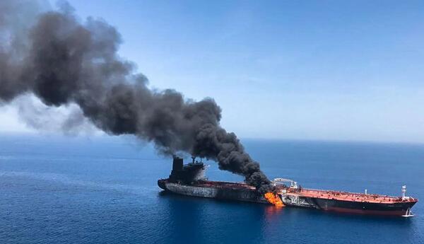 Hörmüz boğazında iki tanker dəniz minasına çırpılıb- SEPAH