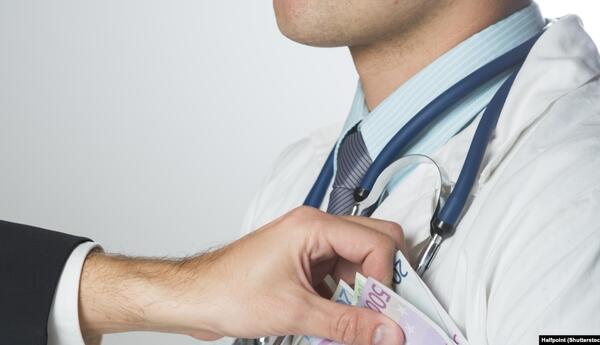 Qırğızıstan Səhiyyə Nazirliyi həkimlər üçün “çaypulu”ya qarşı çıxıb...