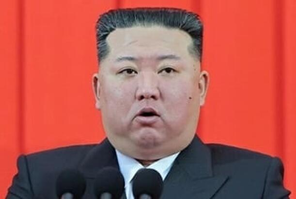 Koma və ölüm xəbərləri fonunda Kim Çen In Çinə səfər edib...