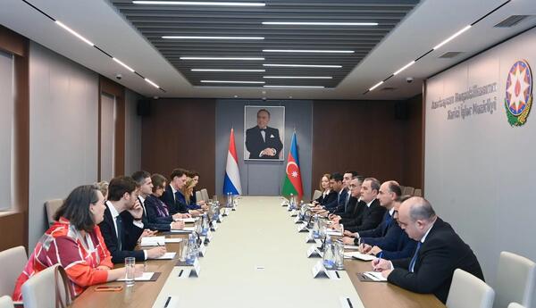 Ceyhun Bayramov niderlandlı həmkarı ilə Ermənistanla normallaşma prosesini müzakirə edib