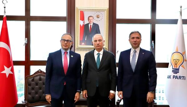 Ramil Həsən AK Parti sədrinin birinci müavini ilə görüşüb