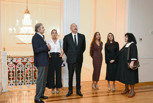 Prezident İlham Əliyev, birinci xanım Mehriban Əliyeva və ailə üzvləri “Mənim Abşeronum: Üstə gəl” adlı retrospektiv sərgi ilə tanış olublar - FOTOLAR