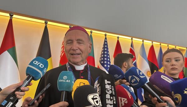 “Din insanları bir-birindən ayırmaq üçün vasitəyə çevrilməməlidir” <span class="red">- Yepiskop Vladimir Fekete</span>