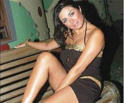 Ular bir odamni osib qoyishdi va uning qolini tortib olishdi. Jinsiy aloqa va sevgi ehtiroslari